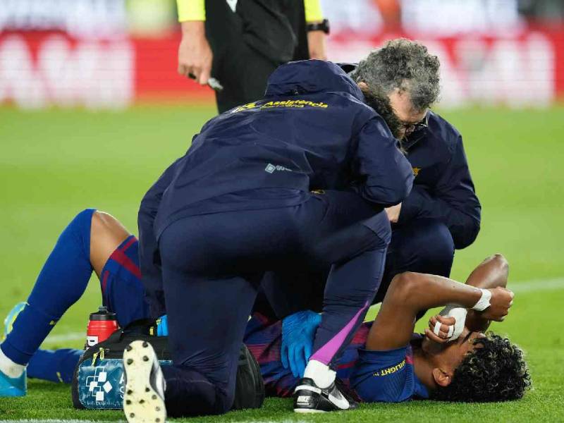 Lamine Yamal tuvo que ser atendido luego de su gol ante el Celta de Vigo en la primera parte.