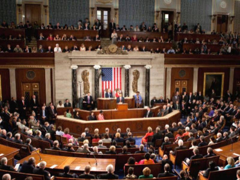 La sesión, que duró más de dos horas, incluyó a líderes y miembros de los comités de inteligencia de ambas cámaras del Congreso.