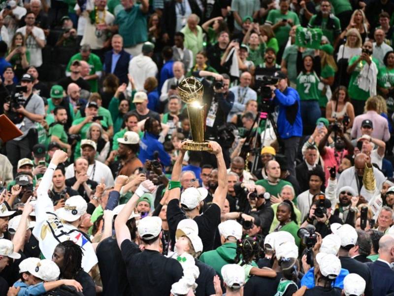 Los Boston Celtics vencieron el lunes por un rotundo 106-88 a los Dallas Mavericks .