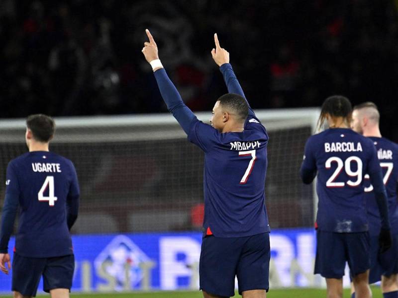 Kylian Mbappé destacó con dos goles, el primero un tremendo golazo, en la victoria del PSG contra el Metz.