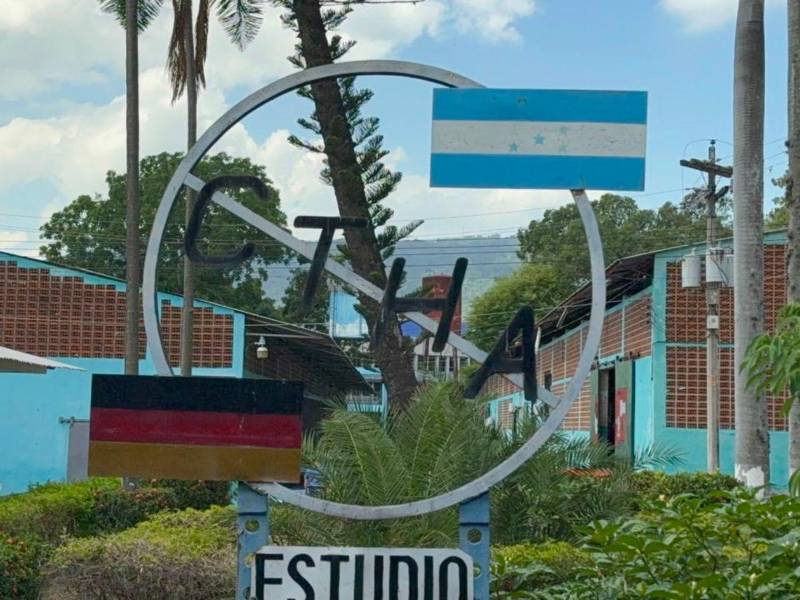 El centro educativo atiende actualmente a más de 1,400 estudiantes, por lo que las autoridades consideran prioritario ejecutar un plan de mejora para fortalecer la gestión administrativa y las condiciones de la institución.