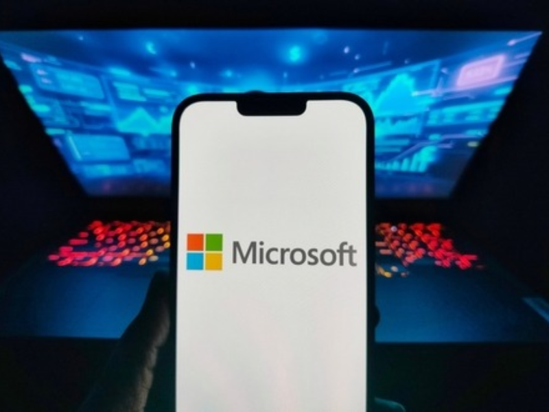 Entre las restricciones, Microsoft se compromete a impedir que sus modelos ayuden a fabricar armas, facilitar la adquisición de sustancias peligrosas o promover conductas alimentarias poco saludables.