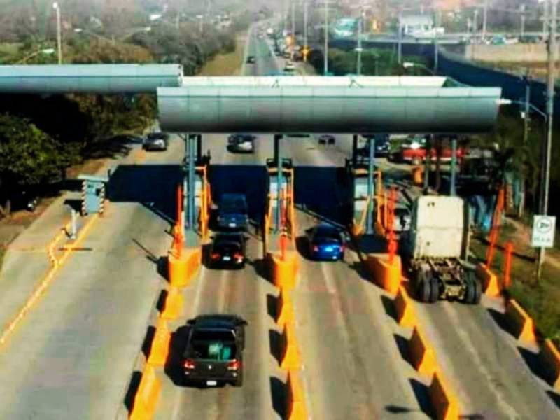 Pobladores de las comunidades ubicadas en el eje carretero de Puerto Cortés deben pagar peaje a diario para trasladarse al centro del municipio, una situación que desde hace años solicitan que sea modificada.