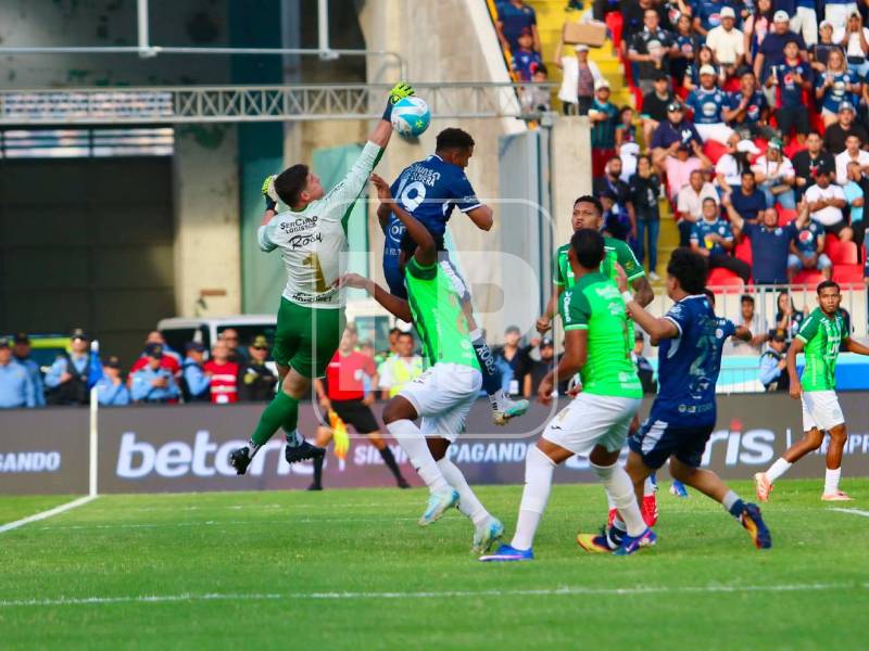Motagua somete a Marathón en los primeros minutos de la gran final.