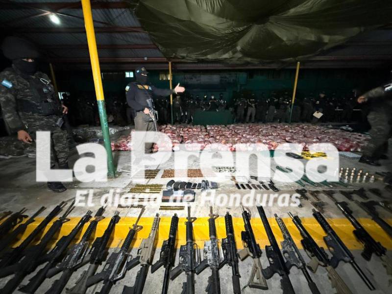 Fotos de las armas decomisadas a la MS en San Pedro Sula.