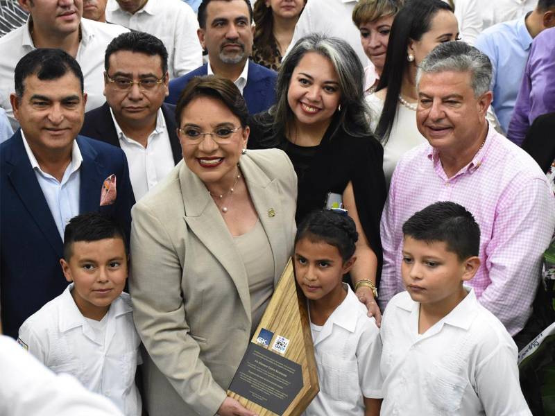 La Presidenta Xiomara Castro, líder de Honduras, inaugura la planta textil Northern Spinning Mills, fortaleciendo la inversión privada.