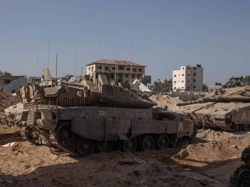 Soldados israelíes y tanques israelíes iniciaron el plan de retirada de la ciudad de Gaza.