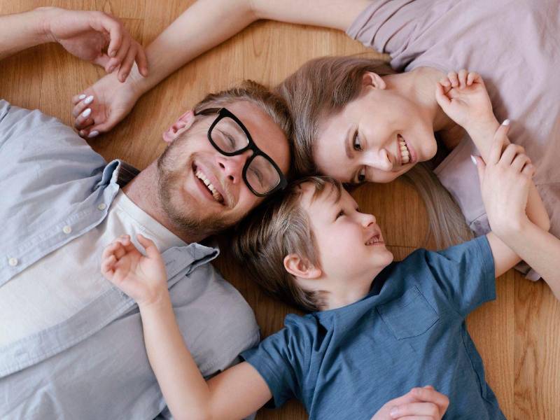 Nuestros hijos sepan que les queremos, aunque sea evidente. Hay que transmitírselo con palabras y con hechos como un simple abrazo.