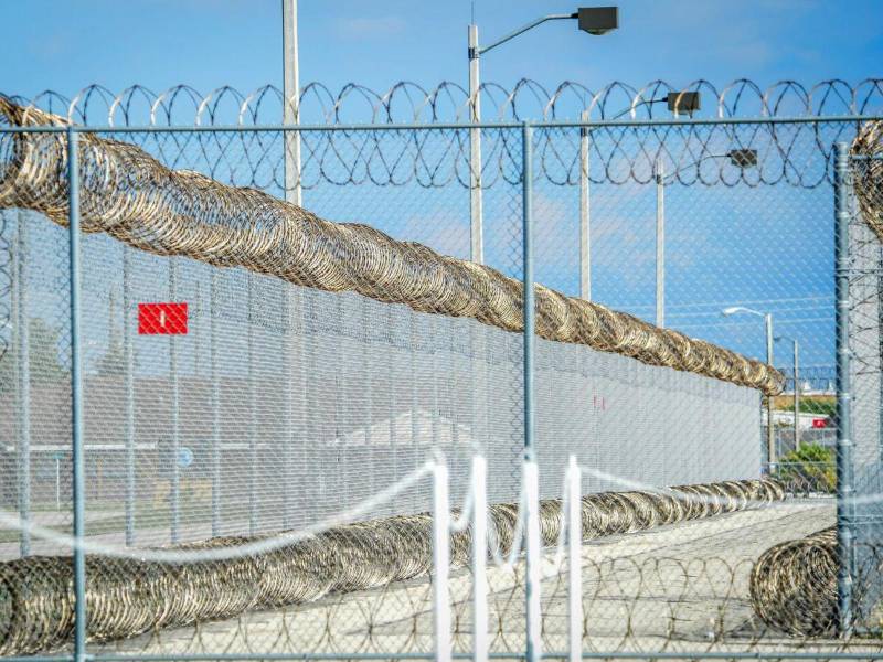 Florida planea la construcción de un segundo centro de detención de migrantes una vez que Alligator Alcatraz alcance su capacidad.