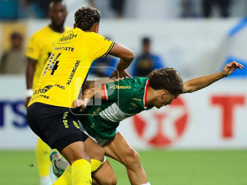 Real España ha presionado a Marathón en el inicio del derbi en San Pedro Sula.