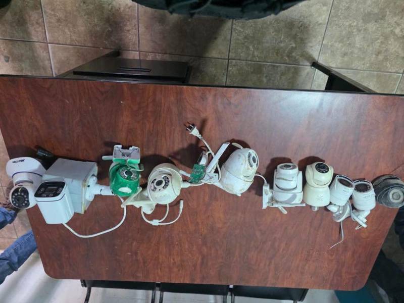 La Policía Nacional retiró cámaras de videovigilancia instaladas de forma ilegal en distintos sectores de San Pedro Sula durante recientes operativos.