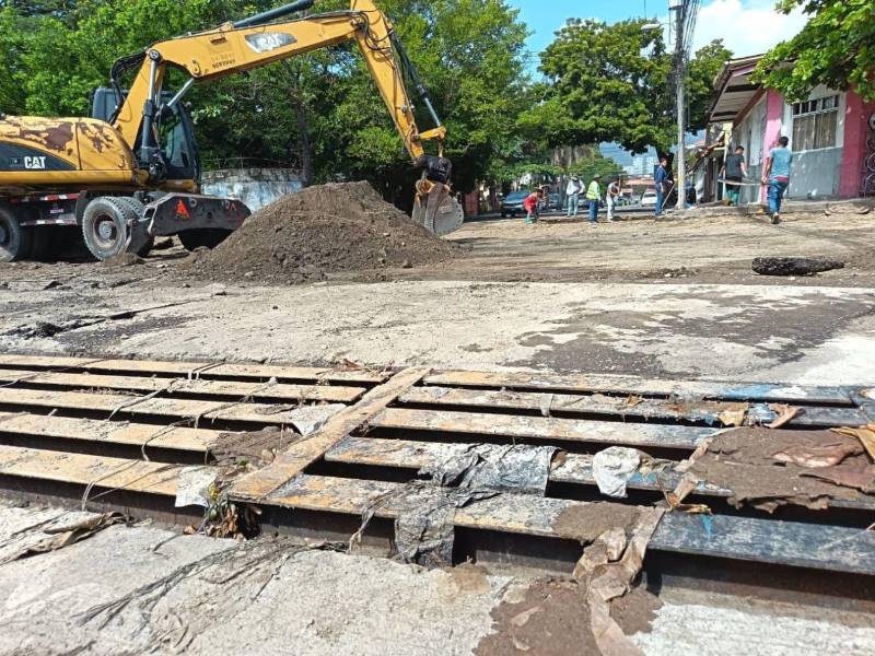 Lluvias inundaron barrios de San Pedro Sula y afectaron a más de 230 familias. Ingenieros plantean un plan integral de drenaje pluvial.