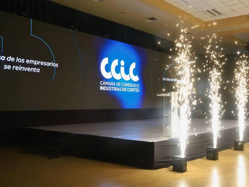 La Cámara de Comercio Industria de Cortés presentó una renovación de imagen que simboliza modernización mientras preserva su esencia histórica de 94 años.