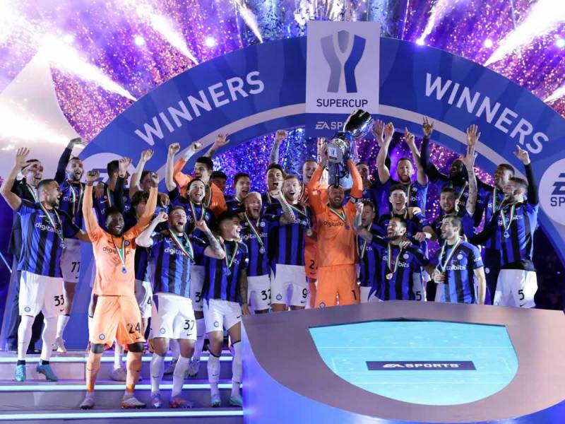 El Inter conservó el título de la Supercopa de Italia tras imponerse claramente por 0-3 al AC Milan en Riad (Arabia Saudita).