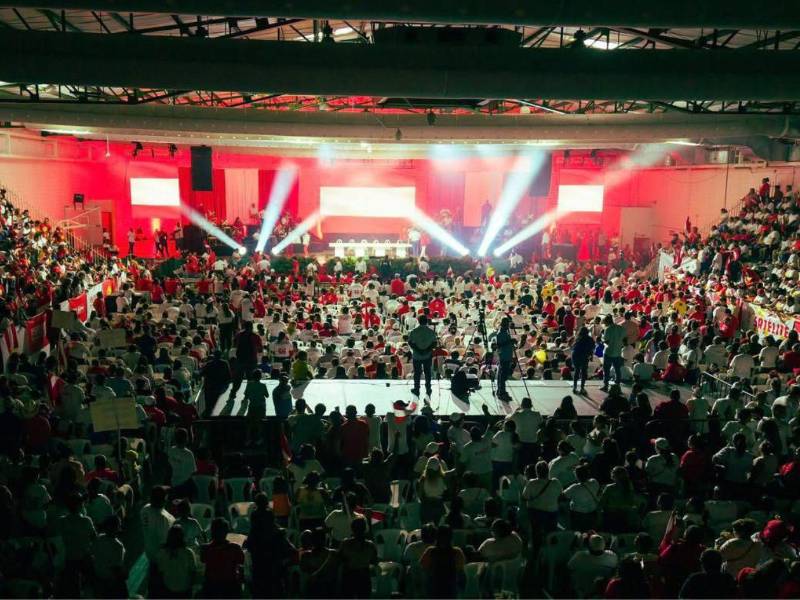Miles de liberales acuerparon la concentración en el gimnasio municipal de San Pedro Sula.