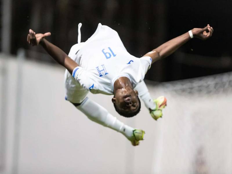El acrobático festejo de Jeremy Rodríguez tras su gol que selló la clasificación de Honduras al Mundial Sub-17.