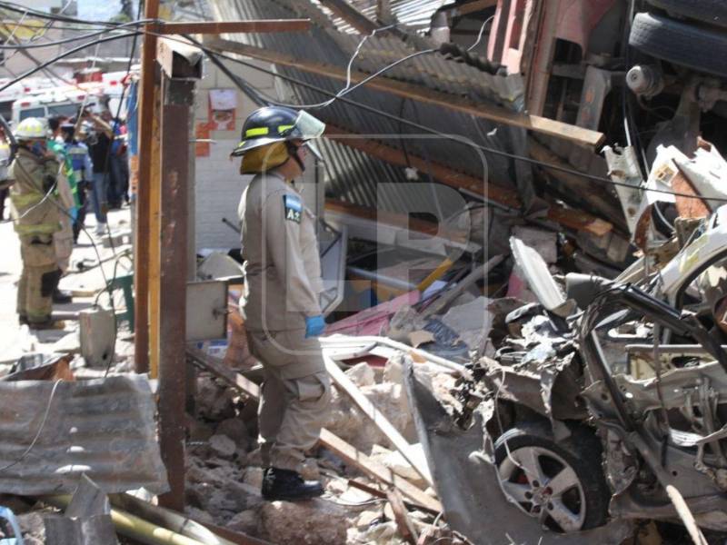 Según la información proporcionada por el Cuerpo de Bomberos, al menos una decena de lesionados fueron llevados al Hospital Escuela.