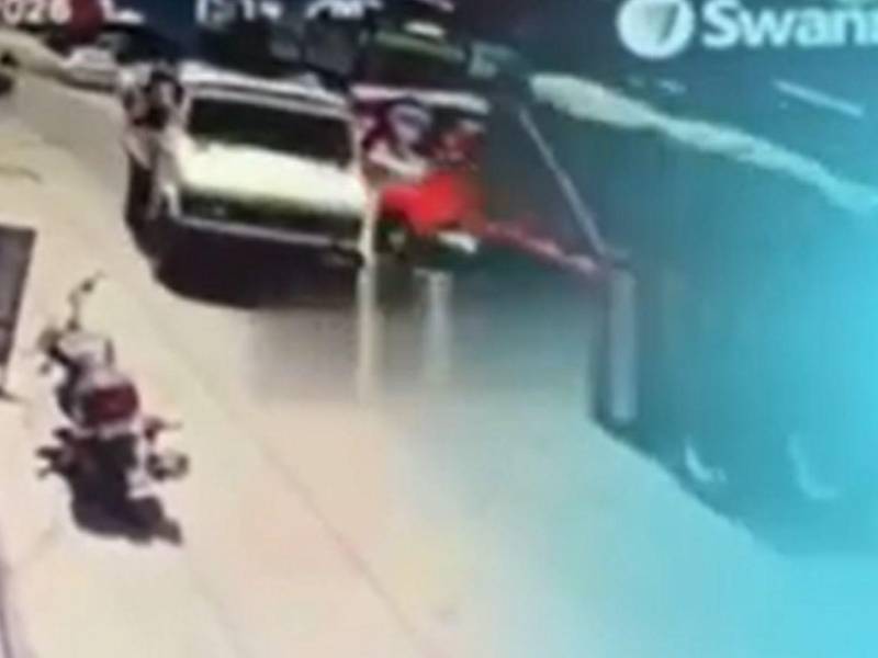 Captura de pantalla de las imágenes que se muestran en el video del brutal accidente.