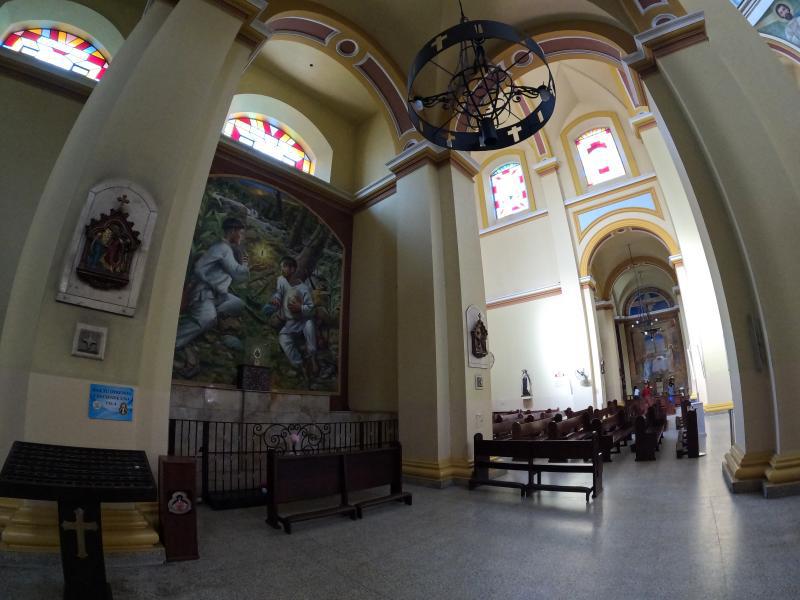 Vista del interior de la Catedral de San Pedro Sula, Honduras.