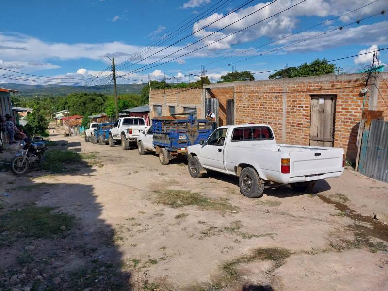 Tres hondureños, supuestos integrantes de la banda de “Los 22R”, fueron capturados este jueves en la colonia La Lomita de Talanga, Francisco Morazán.