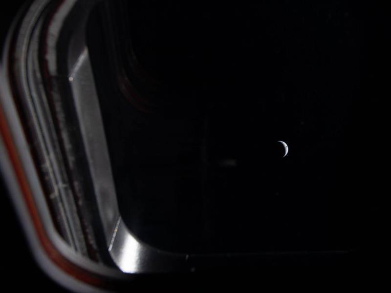 Esta vista de la Tierra fue capturada el 5 de abril, quinto día de la misión Artemis II, desde el interior de la nave espacial Orión.