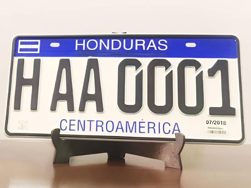 Honduras implementará placas con tecnología RFID desde 2026. El proyecto contempla inicialmente 40 puntos de control vehicular en el país y una inversión superior a 56 millones de dólares, que equivalen aproximadamente a L1,503.3 millones al cambio actual.