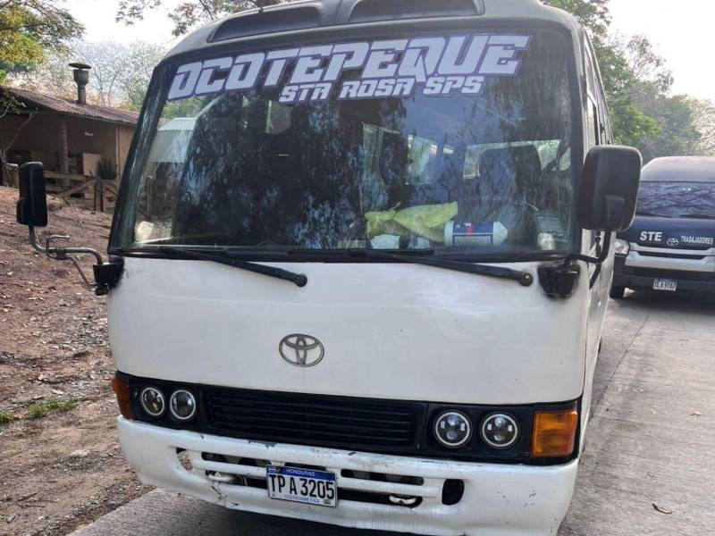 El bus decomisado por la DNVT en Quimistán, Santa Bárbara.