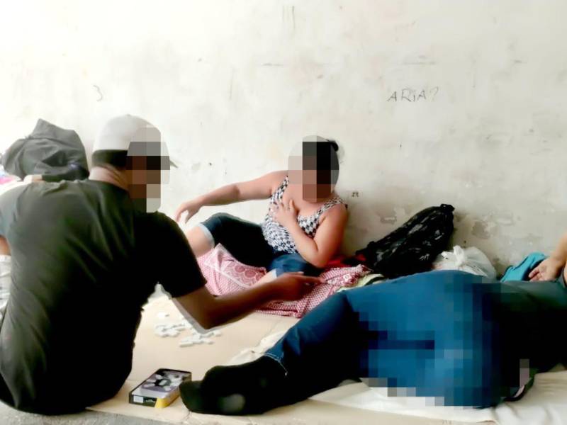 Familiares de la joven hospitalizada en el Mario Catarino Rivas viven días de angustia y piden respuestas sobre su diagnóstico y la realización de los estudios médicos pendientes.