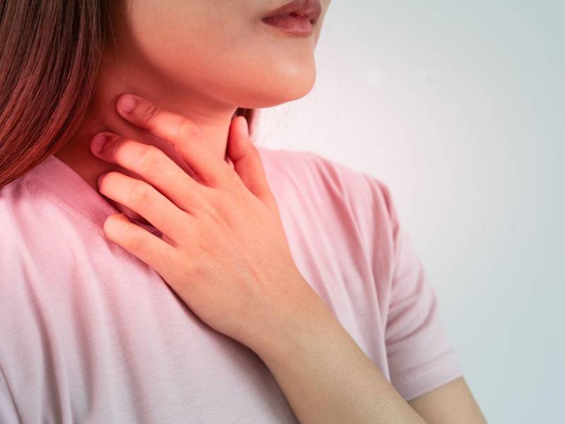 La difteria es una enfermedad infecciosa causada por la bacteria<b> Corynebacterium diphtheria, </b>que infecta principalmente la garganta y las vías respiratorias superiores.