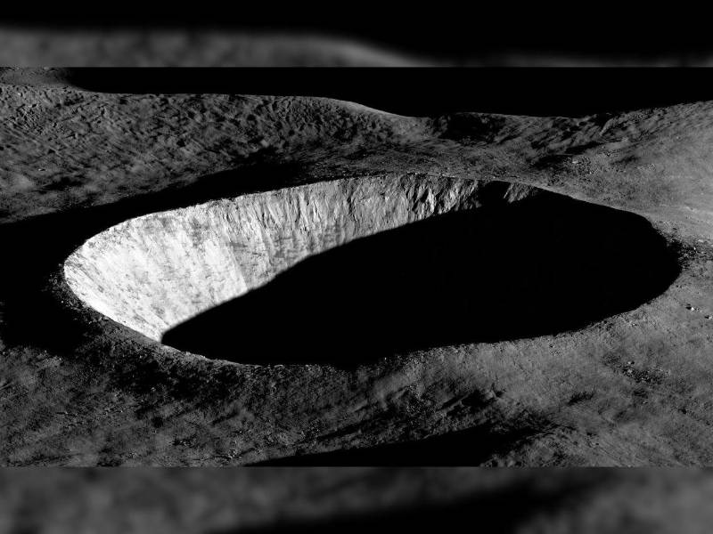 Artemis II representa el regreso de astronautas al entorno de la Luna por primera vez desde Apollo 17 en 1972. La misión busca demostrar que la humanidad puede volver a viajar al espacio profundo tras décadas centrada en la órbita terrestre. La misión de la NASA marca el retorno humano al entorno lunar con un viaje de prueba de 10 días alrededor del satélite. Estos son los datos esenciales que explican por qué Artemis II es el paso decisivo hacia una nueva era espacial.