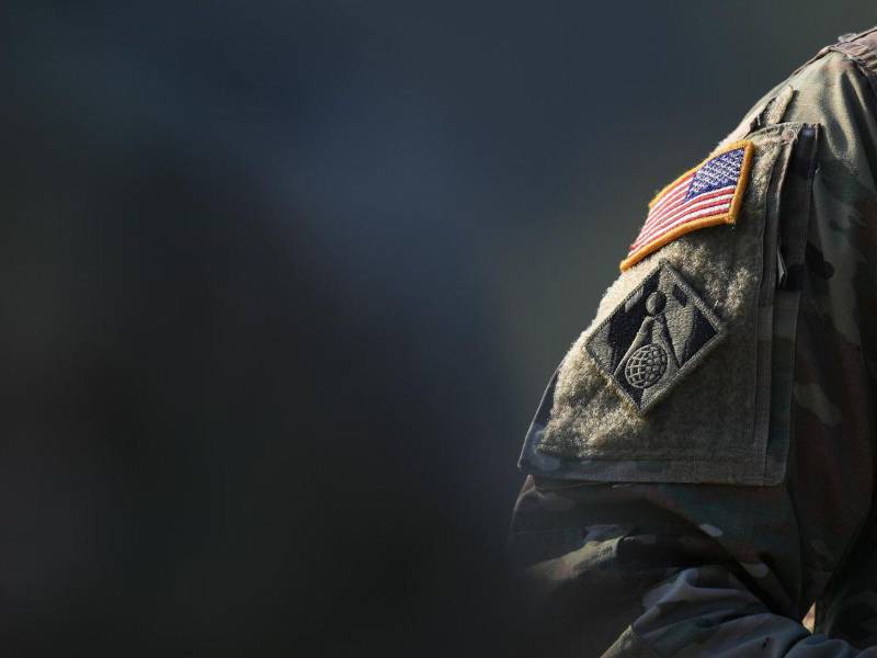 Altos mandos del Ejército de EEUU reconocieron el heroísmo de los militares desarmados que sometieron al atacante de una base en Georgia.