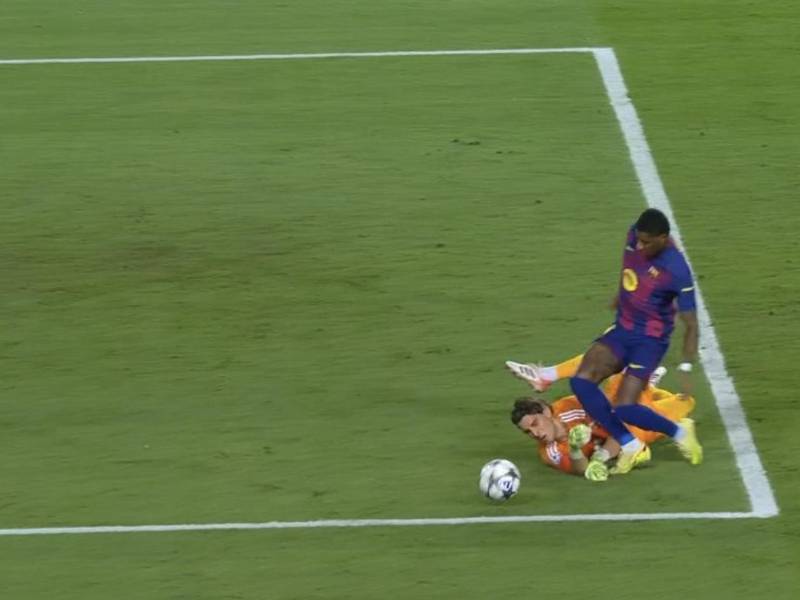 Penal inexisttente sancionado a favor del Barcelona que cambió por gol Lamine Yamal.