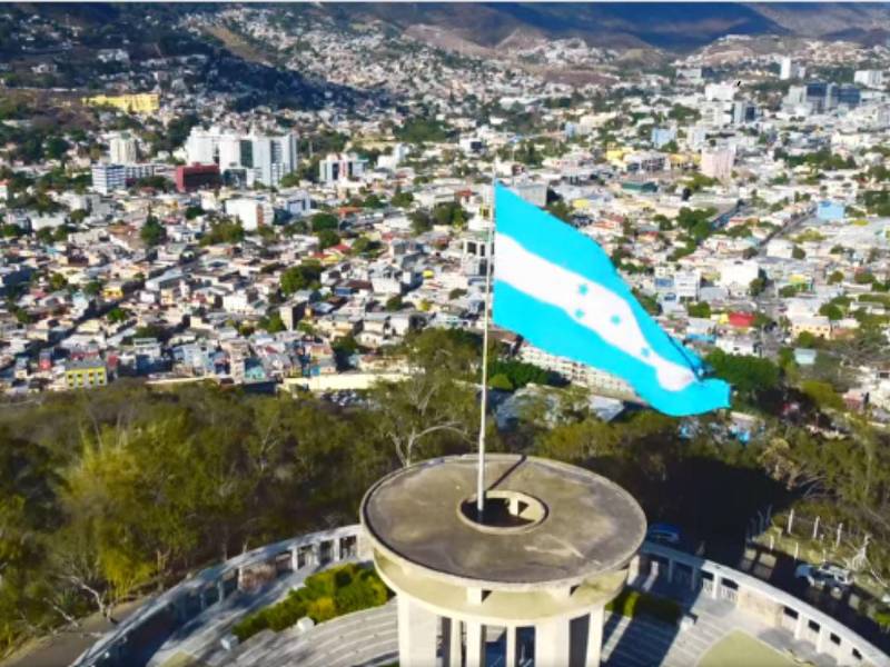 Fotografía de la ciudad de Tegucigalpa tomada desde el parque Cerro Juan Laínez.