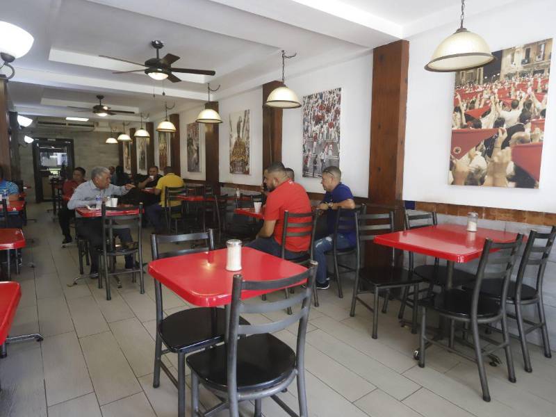 La cafetería y restaurante Pamplona está desde 1982.