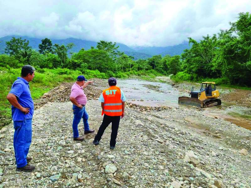 Ríos de siete municipios de Atlántida son intervenidos por daños causados por lluvias.