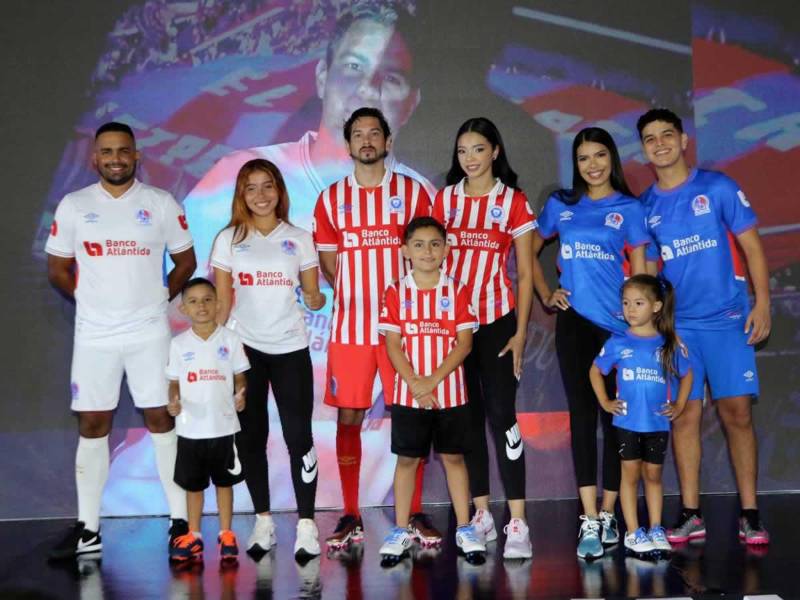 El Olimpia presentó las nuevas camisetas con las que jugará la temporada 2023-2024.
