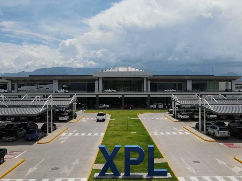 Imagen de la entrada del aeropuerto de Palmerola.