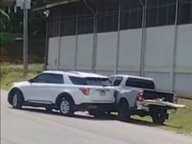 Video de dos carros de lujo chocando en carretera que de El Progreso conduce a Tela