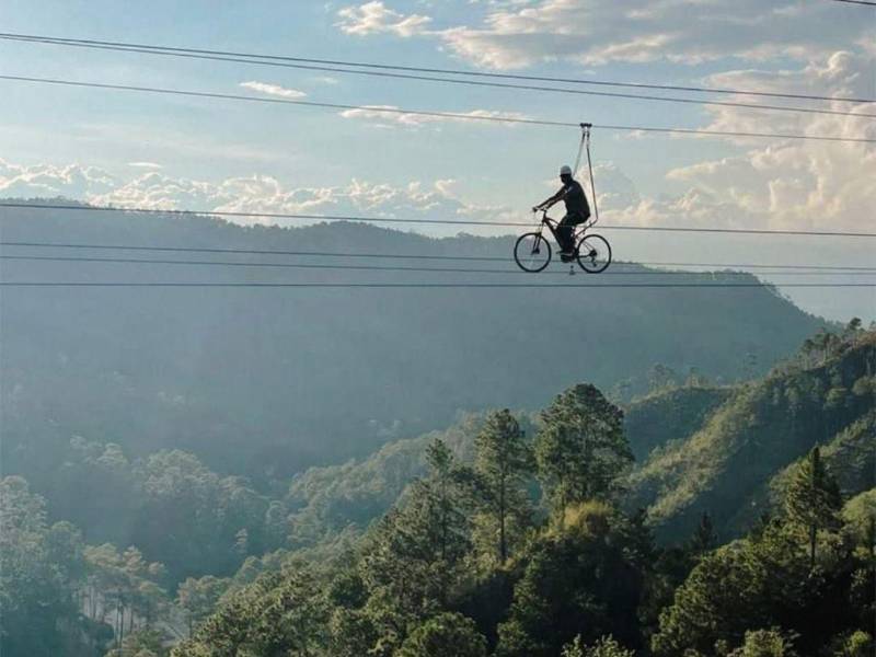 La bici canopy es uno de los más nuevos atractivos que ofrece Santa Rosa de Copán, para quienes gustan de la adrenalina.