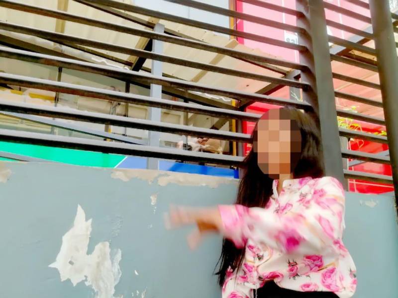 Entre la preocupación por la salud de sus familiares y los gastos diarios, personas procedentes de Colón y Santa Bárbara, y muchas otras partes del país, permanecen a la espera de respuestas médicas en el hospital Mario Rivas.