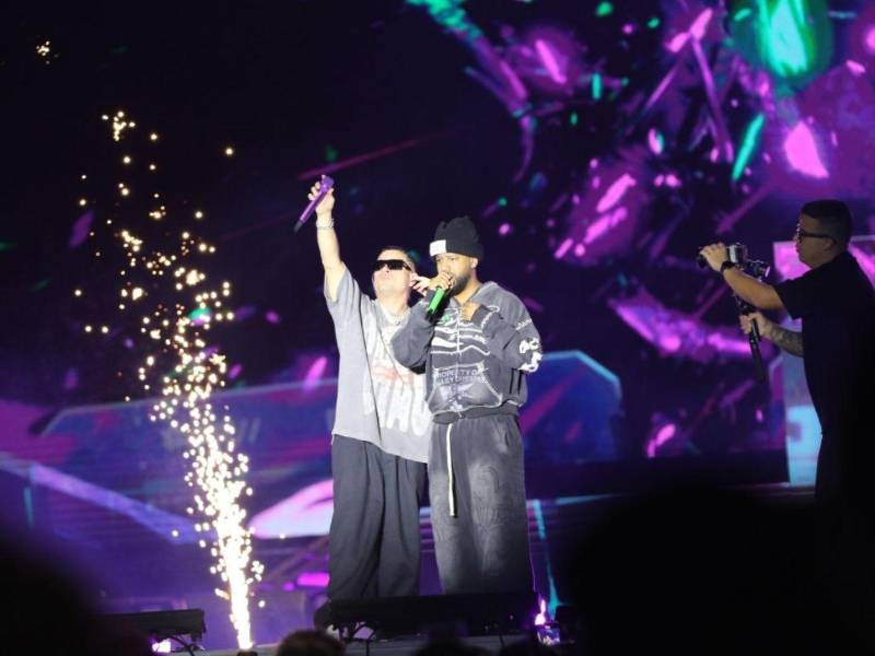 Jowell y Randy fueron los artitas más esperados de la noche y cerraron con broche de oro.