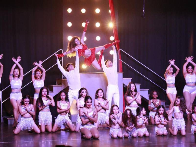 Un éxito total fue la gala de los dos medios tiempos del Live Super Bowl del Centro Artístico Sampedrano (CAS).