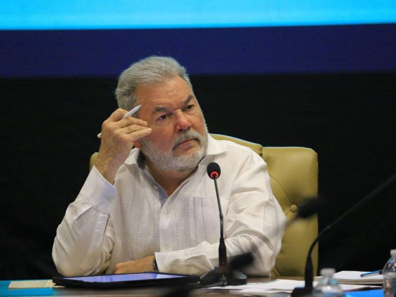 Roberto Contreras dice que “al final los niños y los pobres son los que salen perdiendo” al no aprobarse el presupuesto del 2024.