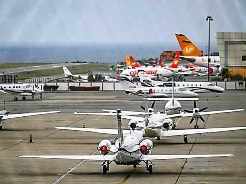 El Gobierno de Venezuela, prosiguió, rechaza que la Administración de Trump pretenda amedrentar y presionar a las aerolíneas internacionales que operan en Venezuela y transitan el FIR Maiquetía.