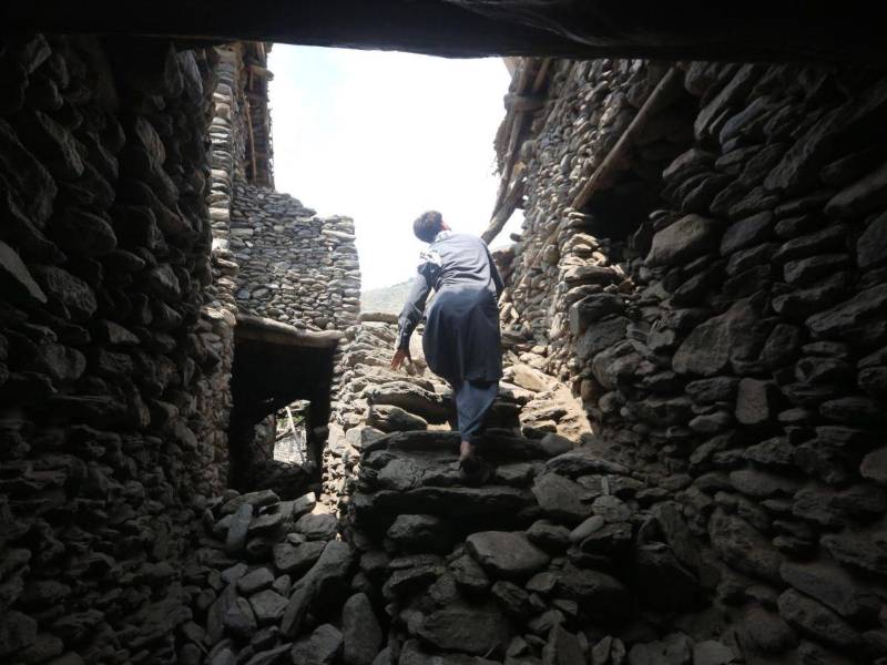 Los daños causados por el terremoto de la noche del domingo en Dar-E-Noor.