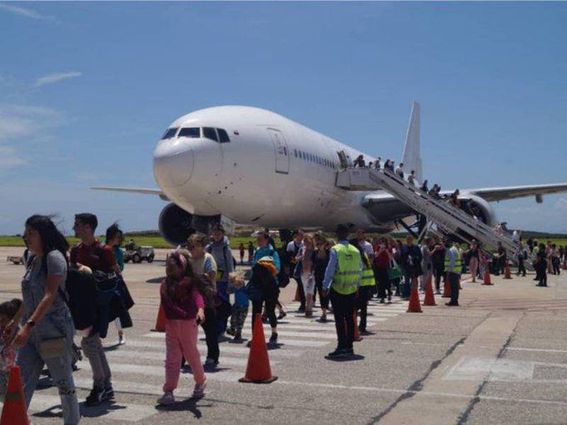 Los cientos de turistas rusos llegaron ayer a Venezuela procedentes.
