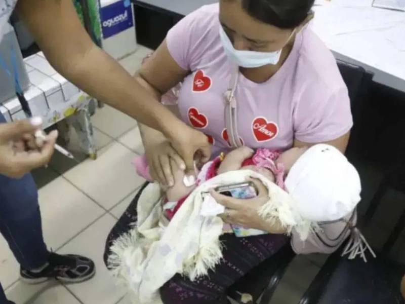 Odalys García, jefa del PAI, destacó la importancia de que la población complete las dosis de vacunas correspondientes a cada etapa de la vida.