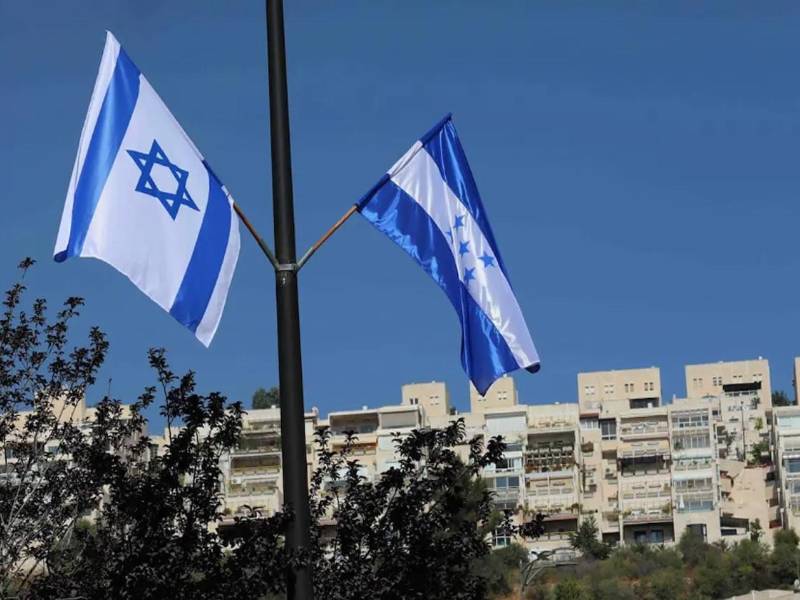 Banderas de Israel y Honduras ondean en el país de Oriente Medio. Imagen de archivo.