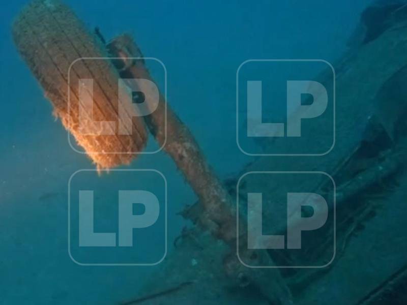 Las imágenes muestran al JetStream-32 de Lanhsa sumergido a unos 30 pies de profundidad, a 150 metros de la pista aérea de Roatán, con el tren de aterrizaje hacia arriba y cubierto por el lecho marino.