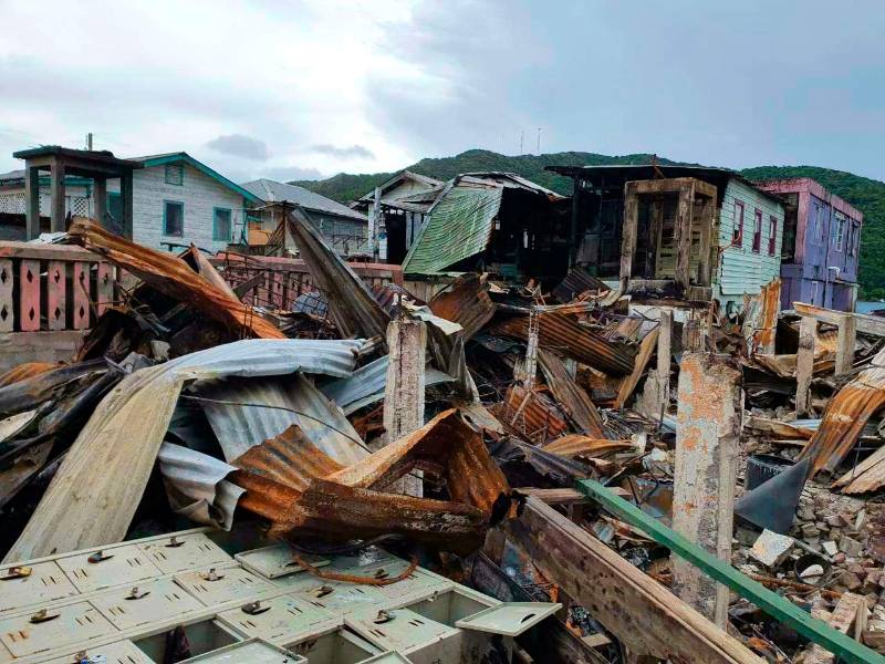A cinco días del incendio, sigue ardua la remoción de escombros